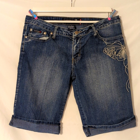 Butterfly Embroidered Bermuda Shorts - Picture 1 of 10